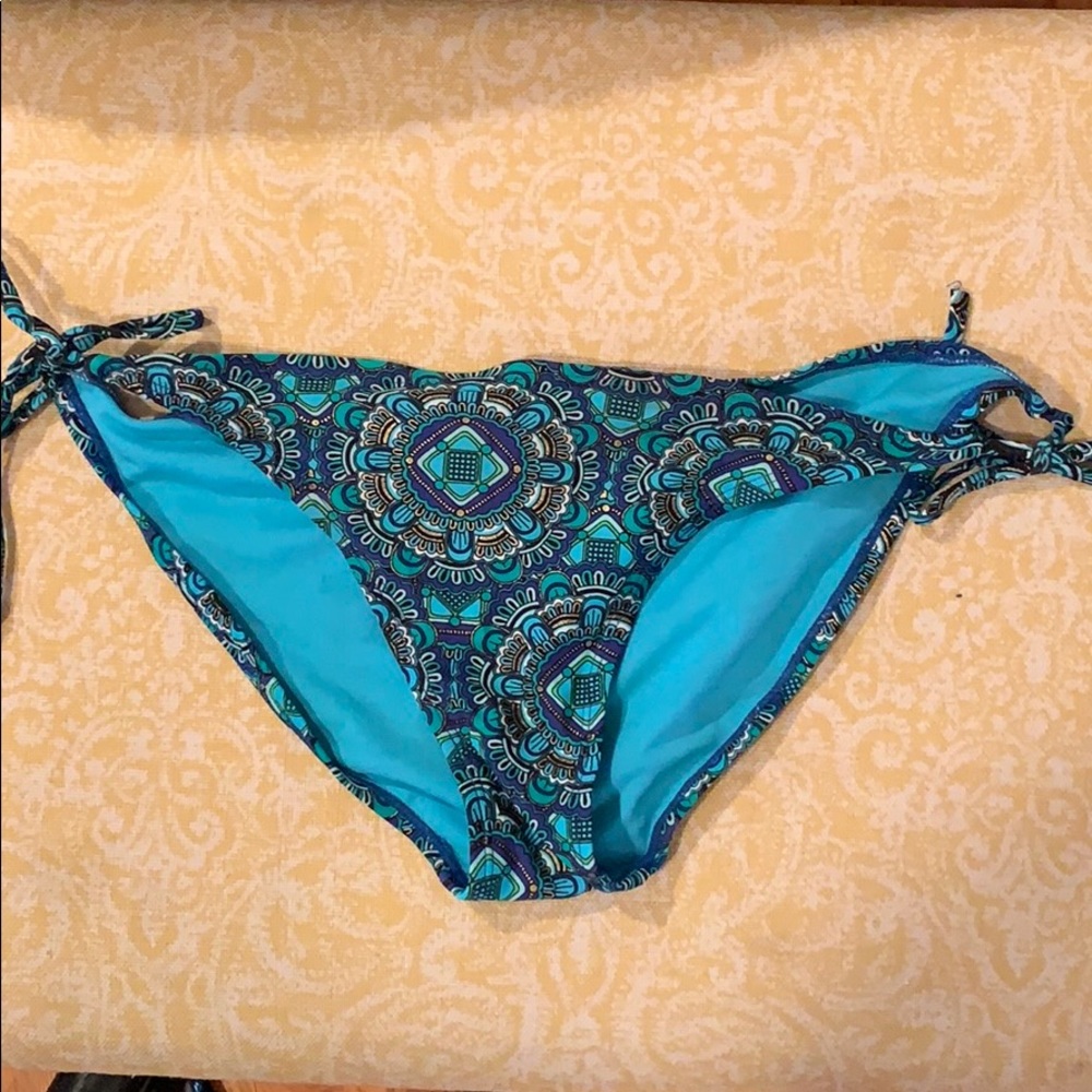 Bikini bottoms—tie on sides